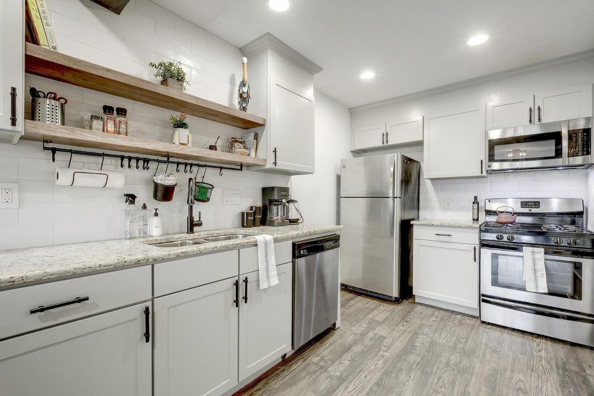 Artsy Space In Travis Heights With Shared Pool - Ash! Austin Exterior photo