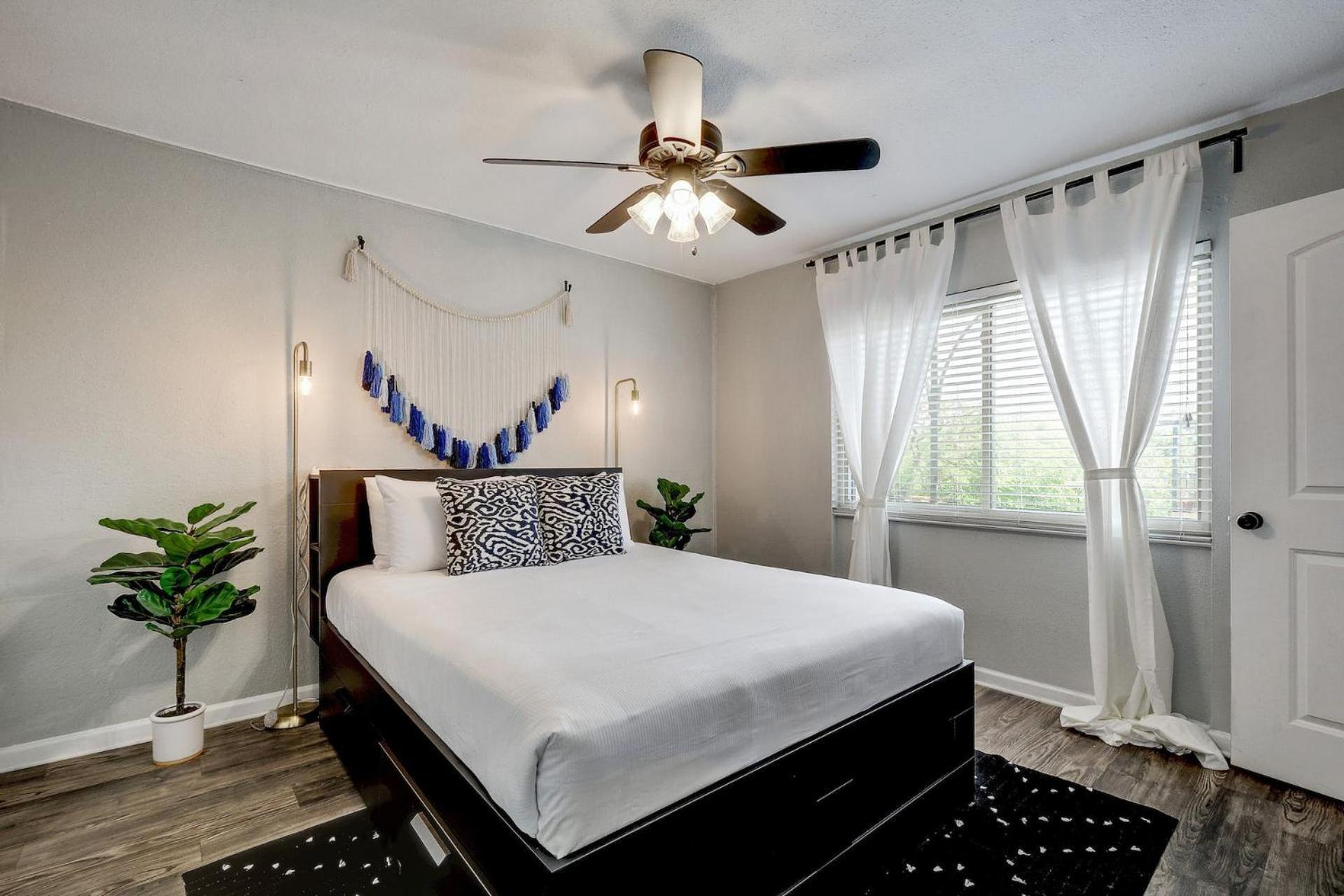 Artsy Space In Travis Heights With Shared Pool - Ash! Austin Exterior photo