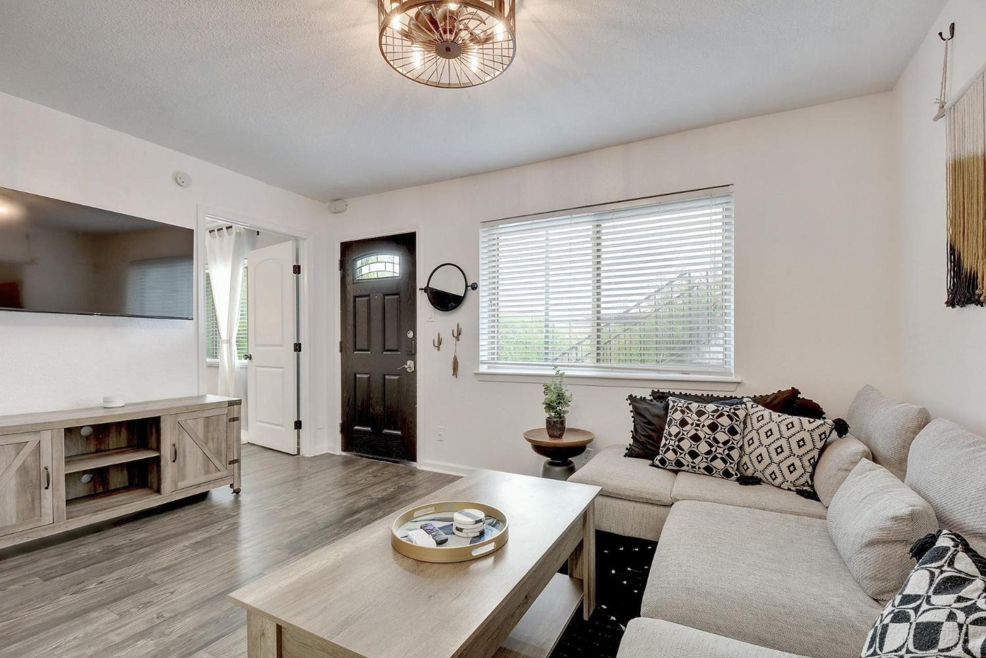Artsy Space In Travis Heights With Shared Pool - Ash! Austin Exterior photo
