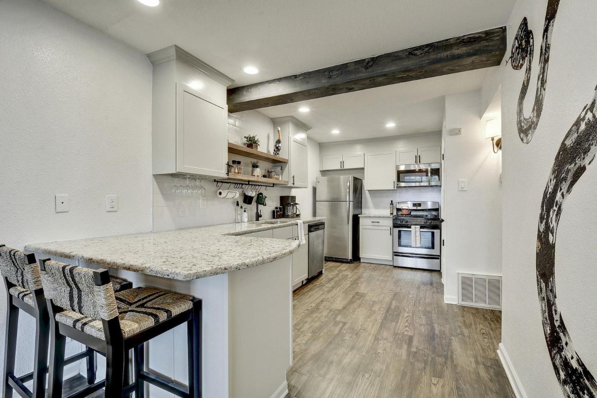 Artsy Space In Travis Heights With Shared Pool - Ash! Austin Exterior photo
